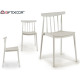 białe plastikowe krzesło piłowe